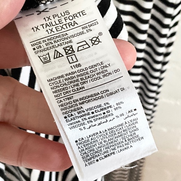 Old navy T shirt dress Flowy Stretch Scoop neck Striped Swing Black White Sz 1X - Picture 8 of 9